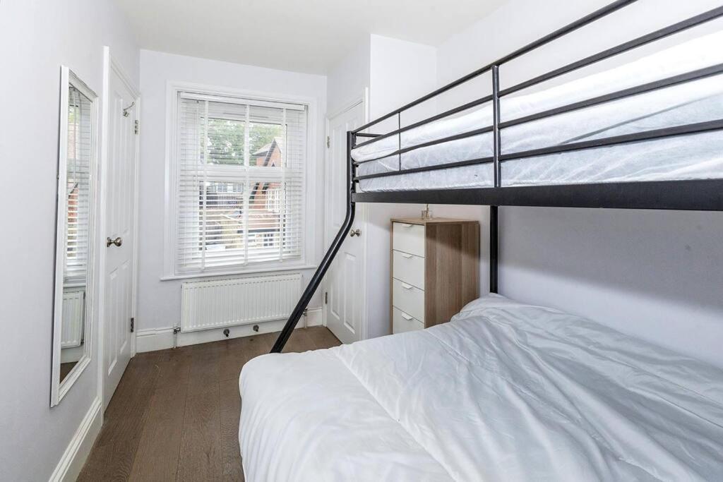 Lovely 2-Bed In Windsor Free Parking, 1 Mile From Legoland Exteriér fotografie